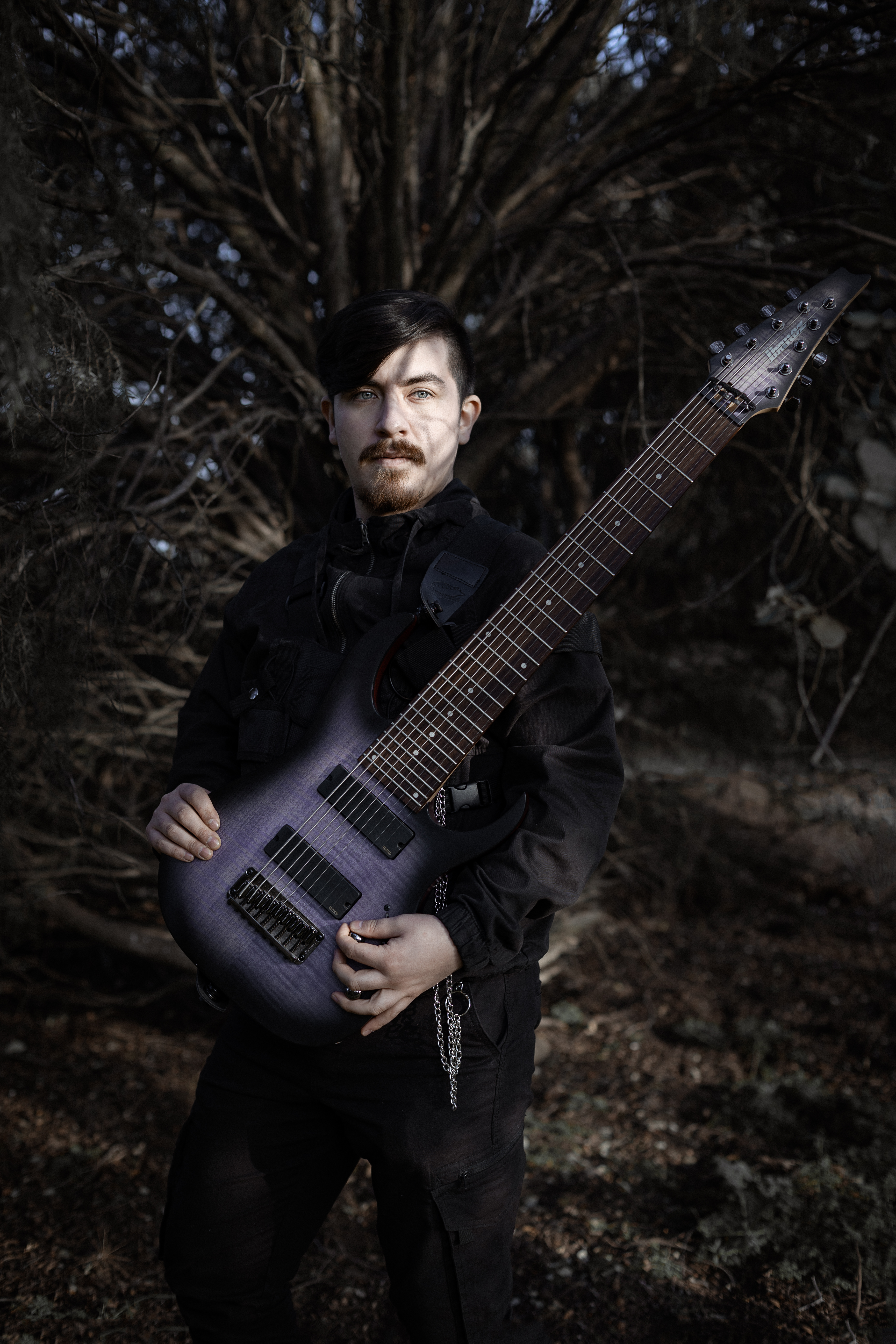 Portrait of Metalnonsense of Chronist with his 9 string guitar